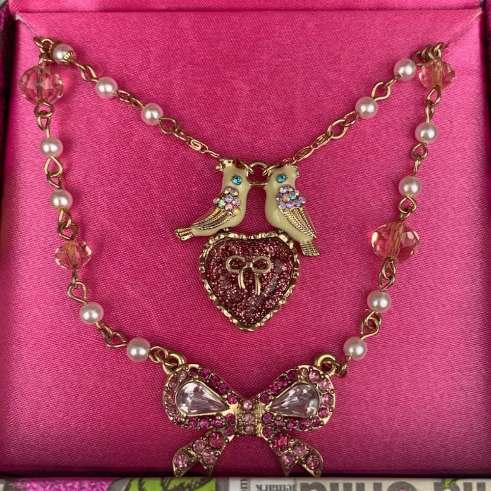 BETSEY JOHNSON Love Birds, Heart, Bow Necklace - Picture 2 of 8